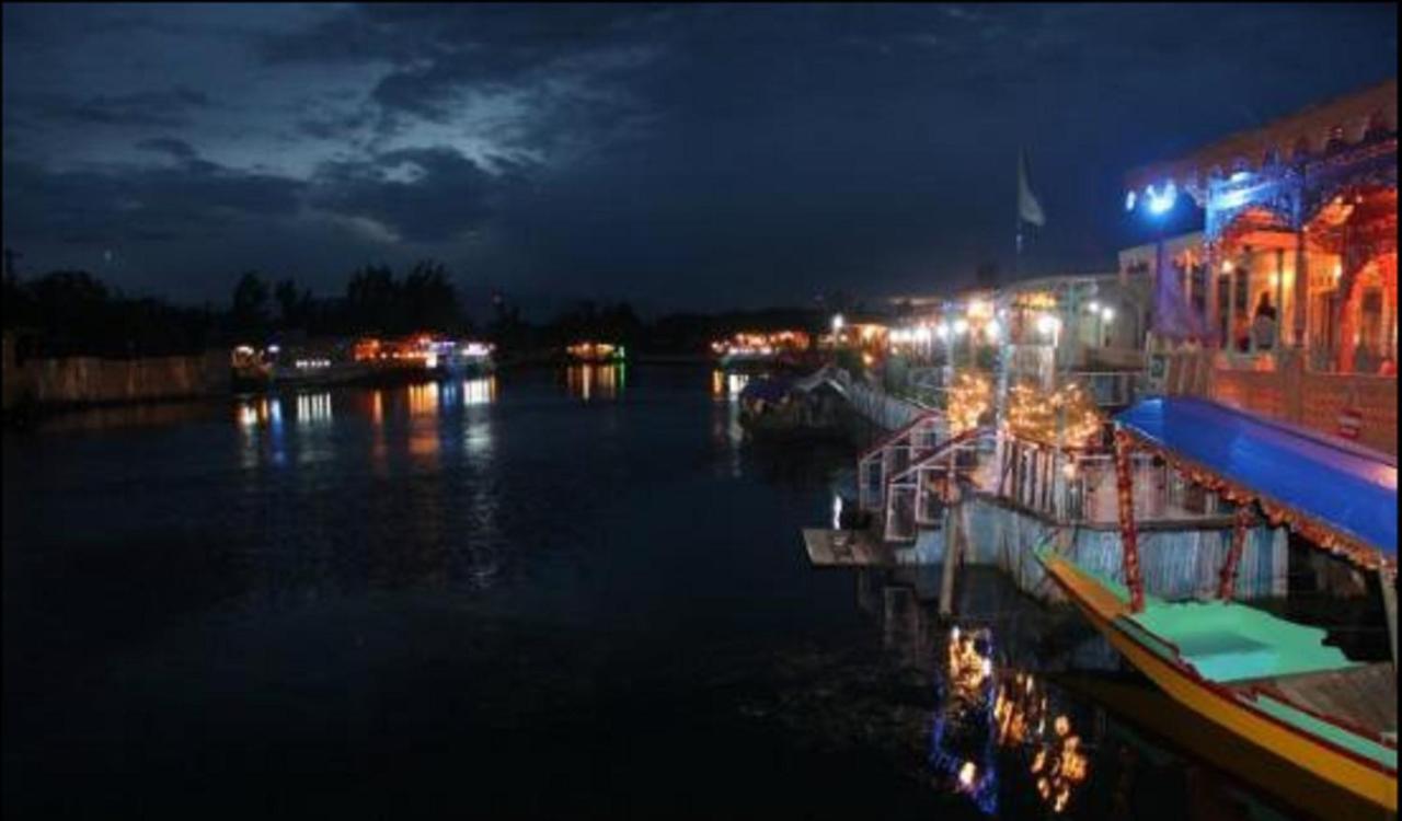 De Laila House Boat By Sterling Ξενοδοχείο Σριναγκάρ Εξωτερικό φωτογραφία